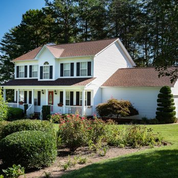 Osborne Real Estate Group - A beautiful white house in the Hickory metro area. - Real Estate Agents Near Me - Hickory, North Carolina Osborne Real Estate Group - A beautiful white house in the Hickory metro area. - Real Estate Agents Near Me - Hickory, North Carolina