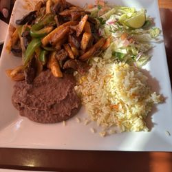 Irenes Pupusas - Lomo saltado