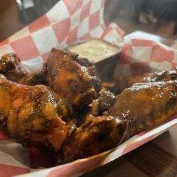 Buffalo wings w/ ranch
