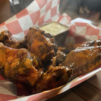 Hudson & Packard - Buffalo wings w/ ranch - Pizza Near Me - Poughkeepsie, New York