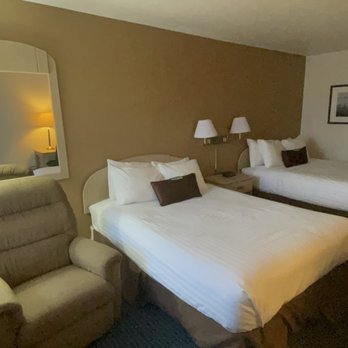 Lewis River Inn - Double Queen Room - Hotels Near Me - Woodland, Washington Lewis River Inn - Double Queen Room - Hotels Near Me - Woodland, Washington