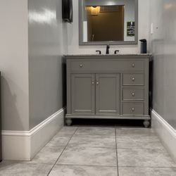Rise Bodyworks - Women's locker room downstairs