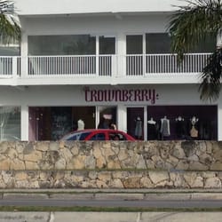 Crownberry - Crownberry desde la otra calle.
