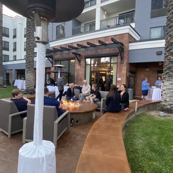 Courtyard by Marriott Los Angeles Burbank Airport - Hotels Near Me - Burbank, California