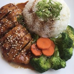 Banh Duc Ngoc Hoa - Chicken Healthy Plate is so yummy and healthy! The chicken breast is so moist and tender