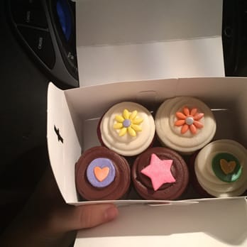 Dots Cupcakes - Red velvet, milk chocolate and vanilla minis! Yum! - Cupcakes Near Me - Pasadena, California Dots Cupcakes - Red velvet, milk chocolate and vanilla minis! Yum! - Cupcakes Near Me - Pasadena, California