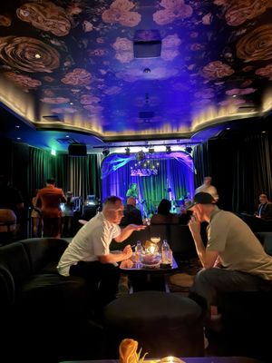 Easy's Cocktail Lounge by null