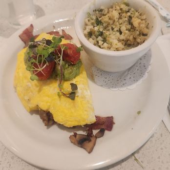 Le Buzz Caffe - Omelet with cheesy califlower and gree onions - Coffee & Tea Near Me - Tucson, Arizona