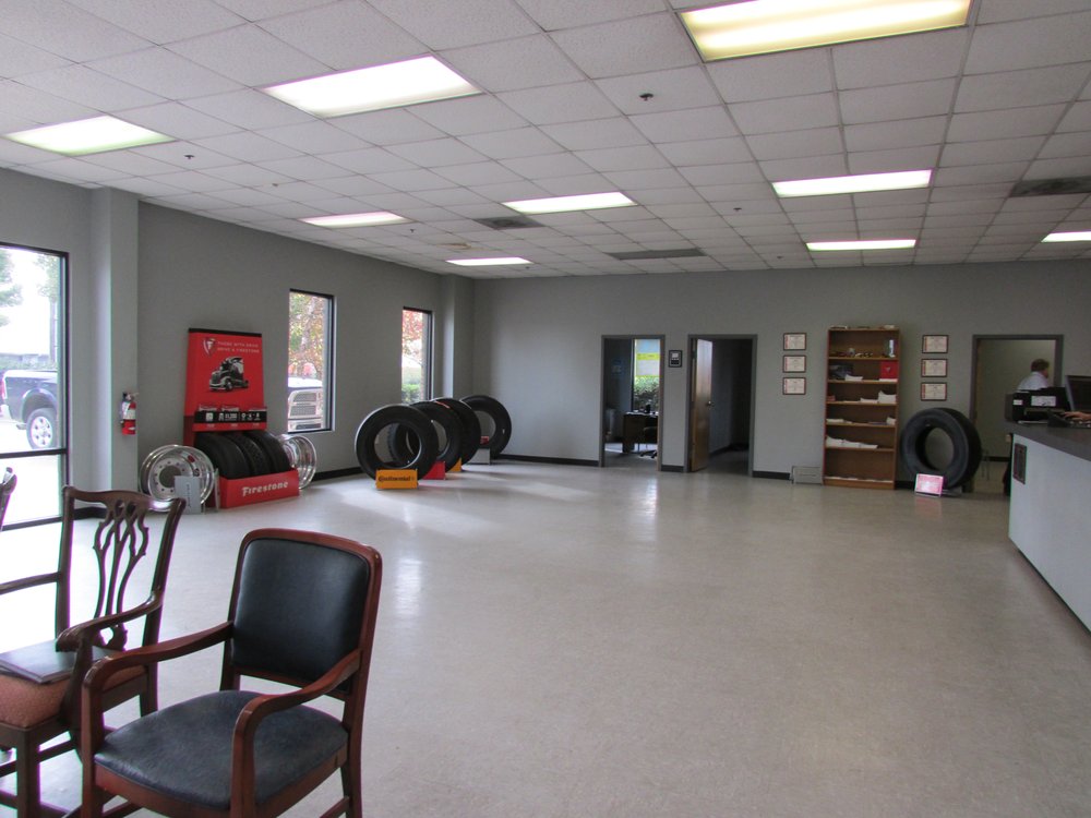 MCCARTHY TIRE SERVICE Updated October 2024 10 Photos 7600 Boeing