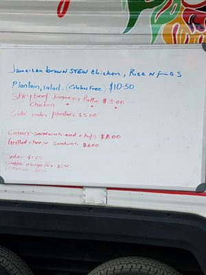 Milwaukie Station Food Cart Pod by null