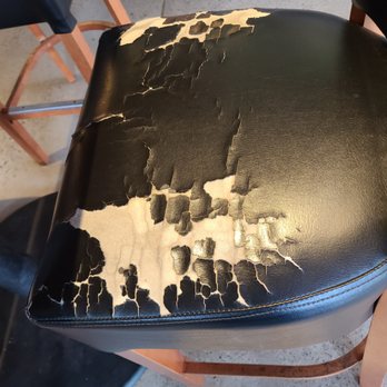 Bar Louie - Stonebridge - Terrible chairs - Bars Near Me - Woodbridge, Virginia