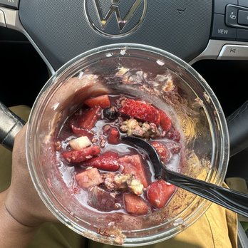 Frutta Bowls - Açaí completely watered down. - Juice Bars & Smoothies Near Me - Marlton, New Jersey