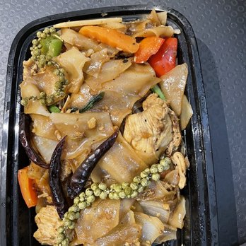 Thai Hot Box - Chicken Drunken Noodle - Thai Near Me - New York, New York Thai Hot Box - Chicken Drunken Noodle - Thai Near Me - New York, New York