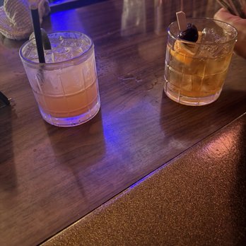 Beauty Bar - Bars Near Me - Chicago, Illinois
