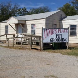 Annie's Place - Front of Annie's Place pet grooming.