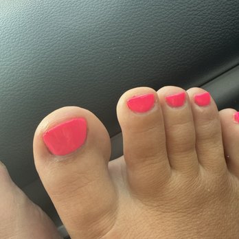 Linda Beauty Nails - Gel polish a mess - Nail Salons Near Me - Amsterdam, New York
