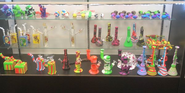 Glassware - Assorted custom made water pipes Glassware - Assorted custom made water pipes
