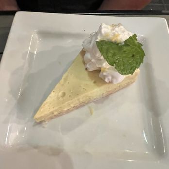 MeeT in Yaletown - Lemon Tarte - Comfort Food Near Me - Vancouver, British Columbia