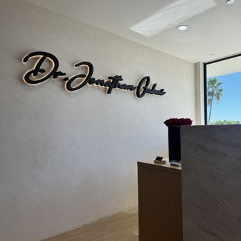 Jonathan Gabai - Cosmetic Dentistry - Waiting room - Cosmetic Dentists Near Me - Beverly Hills, California