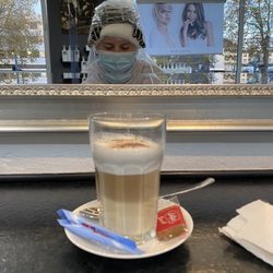 Spitzensalon #efe - Dauerwelle und Latte Macciato