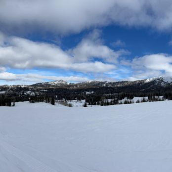 Backcountry Snowmobiling - Tours Near Me - Coalville, Utah Backcountry Snowmobiling - Tours Near Me - Coalville, Utah