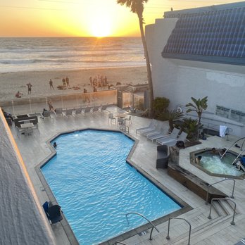 The Wayfarer San Diego - Our view from the balcony. Ocean view room over looking the pool and jacuzzi and beautiful beach sunset. - San Diego, CA