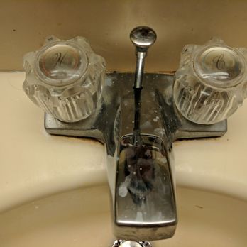 Bella Oasis Hotel & Spa - Sink clearly not cleaned - Hotels Near Me - Homosassa, Florida