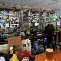 Black Mtn Burger - Bar area