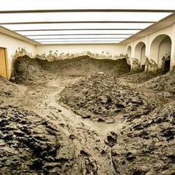 Kestnergesellschaft - Kestnergesellschaft
Ausstellung: Haus Im Schamm
Künstler: Santiago Sierra
© Ralf Decker