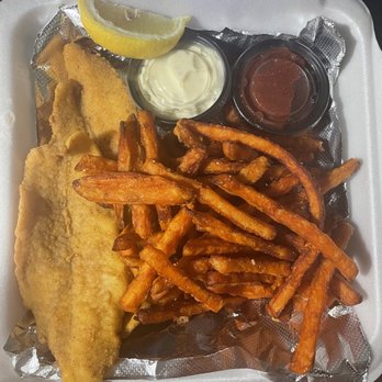Café at The Square - Fried fish with sweet potato fries - American Near Me - New Orleans, Louisiana