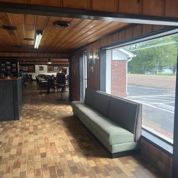 Roberson’s Refuge - Dining room - Pizza Near Me - Tiptonville, Tennessee