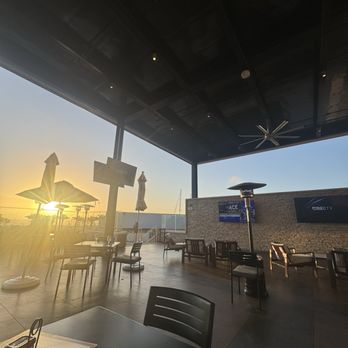 Growlers - Patio - Sports Bars Near Me - Chula Vista, California