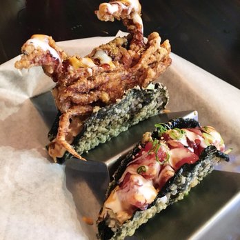 En Hakkore 2.0 - Soft shell crab and tuna taco- freaking amazing! - Asian Fusion Near Me - Chicago, Illinois