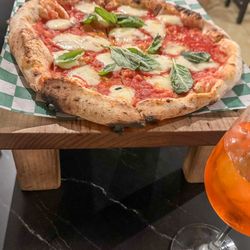 Pizza e Core - Pizza margherita and Aperol spritz