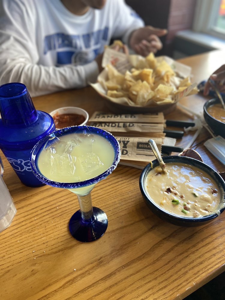CHILI’S Updated September 2024 19 Photos & 44 Reviews 305 N I35