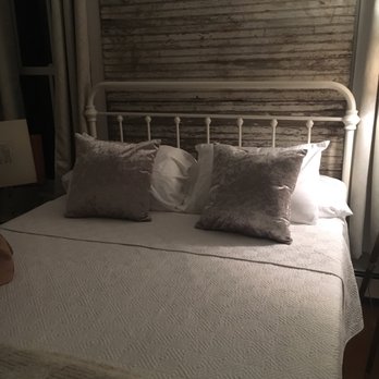 Moon Grove Farm - Beautiful and very comfortable room - this is the "winter wheat room". - Farms Near Me - Mahomet, Illinois