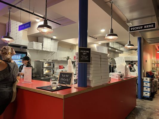 Zee's Pizzeria by null