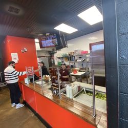 District Chicken & Gyro - Ordering area