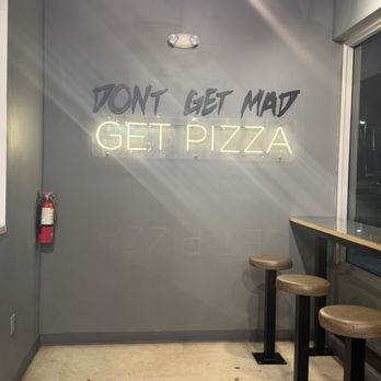 Golden Lizzard Pizza - Pizza Near Me - Miami, Florida