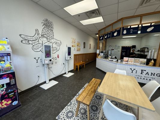 Yifang Taiwan Fruit Tea Plano by null