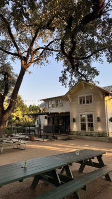 Betsy's at Evelyn's Park by null