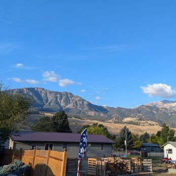Yellowstone Gateway Inn - View from the parking lot - Hotels Near Me - Gardiner, Montana Yellowstone Gateway Inn - View from the parking lot - Hotels Near Me - Gardiner, Montana