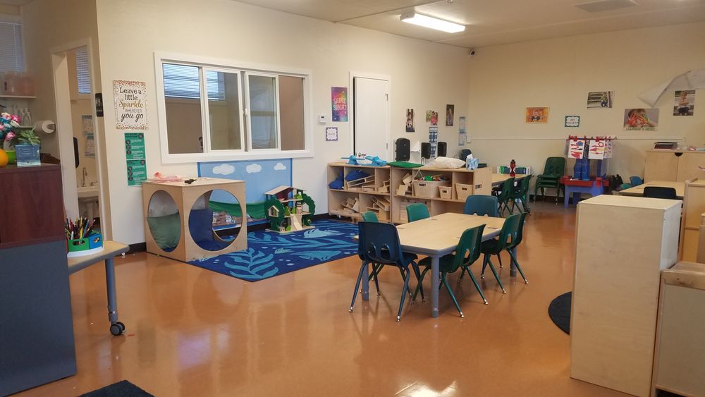 Footsteps Child Care Logo