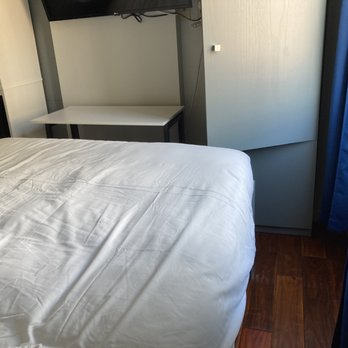 The Ridge - Room 507 from head to foot of bed - Hotels Near Me - New York, New York The Ridge - Room 507 from head to foot of bed - Hotels Near Me - New York, New York
