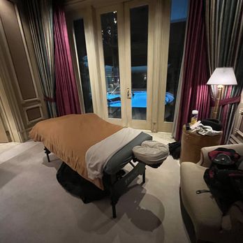 Wellness Mobile Massage - Professional massage therapy setup for a relaxing mobile massage session in Las Vegas. - Massage Near Me Wellness Mobile Massage - Professional massage therapy setup for a relaxing mobile massage session in Las Vegas. - Massage Near Me