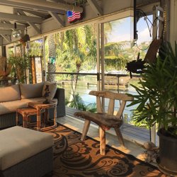 Kaneohe Bay Bed & Breakfast - Seating area overlooking Marina