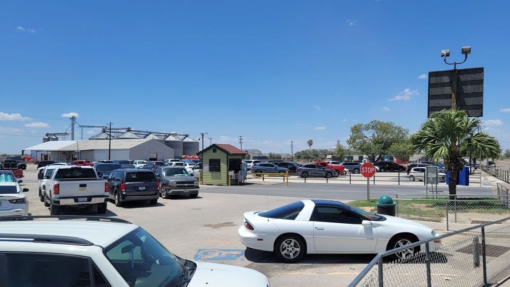 Autocombious - View from sidewalk leading to the bridge - Parking Near Me - Progreso Lakes, Texas Autocombious - View from sidewalk leading to the bridge - Parking Near Me - Progreso Lakes, Texas