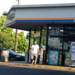 ampm - Front of store