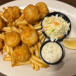 Giardino's Family Restaurant - Fried scallops with fries and cole slaw
