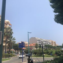 Hotel Parisien - The closest roundabout  from the hotel